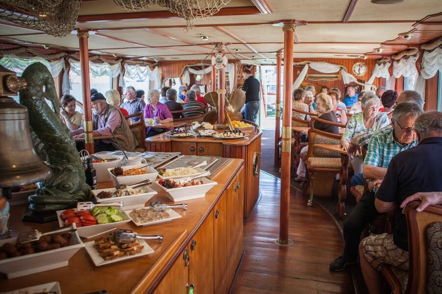 Prague: Vltava River Evening Dinner Cruise - Should you book this Prague dinner cruise?