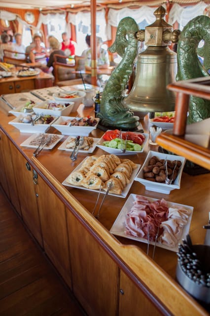 Prague: Vltava River Evening Dinner Cruise - Who this cruise suits best (and who should think twice)