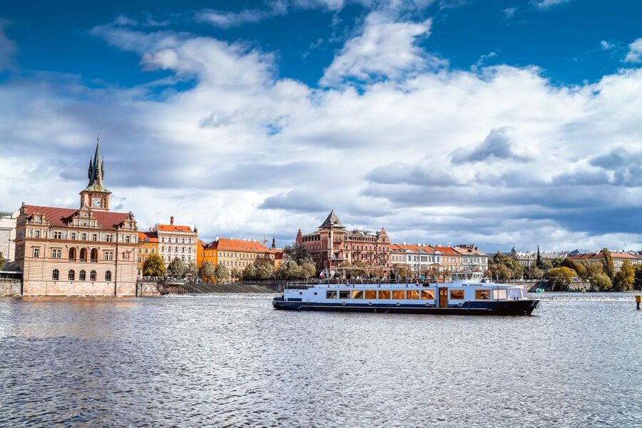 Prague: Vltava River Sightseeing Cruise - Food and Beer Onboard: Easy, But Plan for Extra Spending