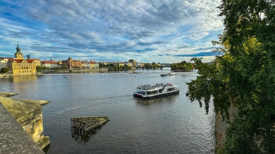 Prague: Vltava River Sightseeing Cruise - Getting Oriented on Board: Deck Choices, Wi-Fi, and Real Comfort