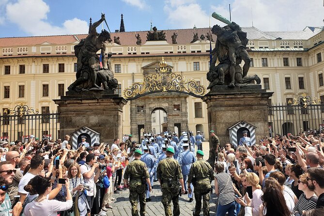 Prague Walking Tour with River Boat Cruise and Lunch - 6 hours - Lunch in Stare Mesto: reset your energy before the cruise