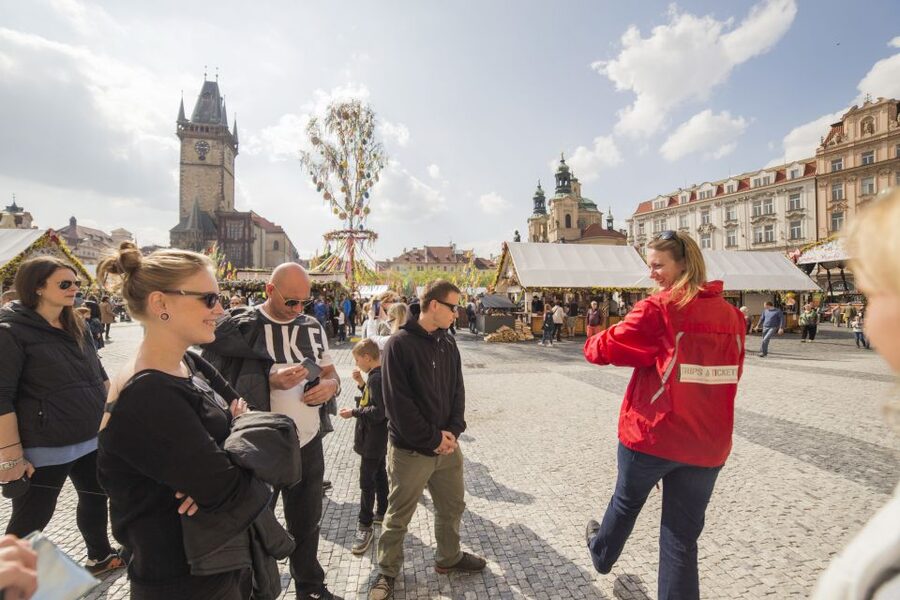 Prague: World War 2 and Operation Anthropoid Walking Tour - Dům U Kamenného zvonu and Celetná: learning history from stone