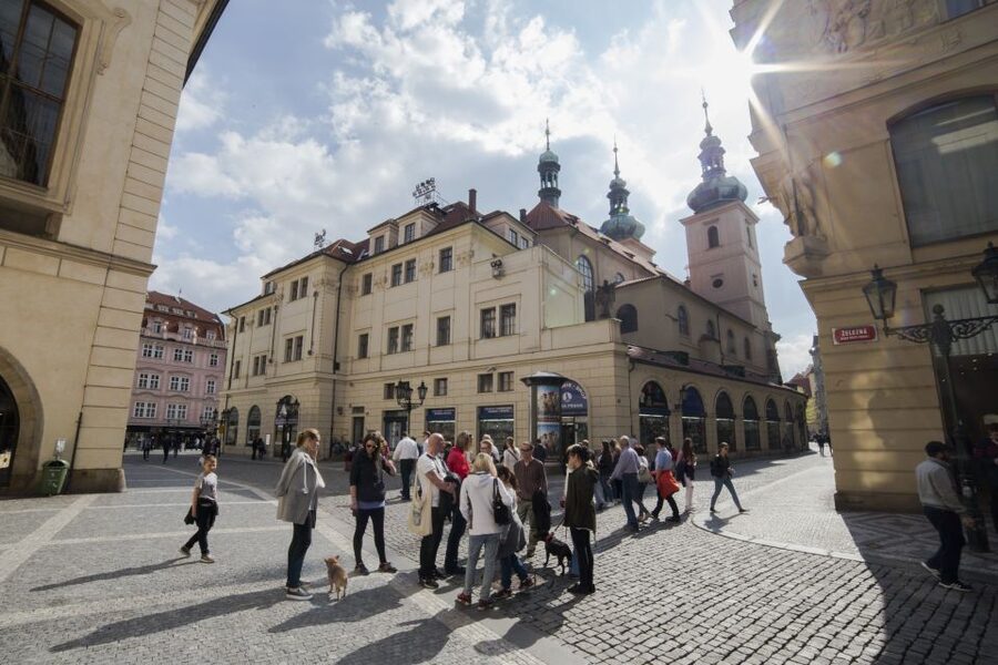 Prague: World War 2 and Operation Anthropoid Walking Tour - Petschek Palace: why buildings matter when power changes hands