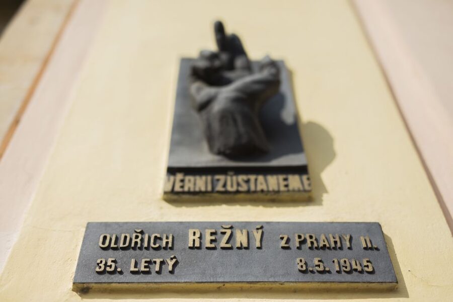 Prague: World War 2 and Operation Anthropoid Walking Tour - Operation Anthropoid on the ground: assassination, hiding places, and the real cost