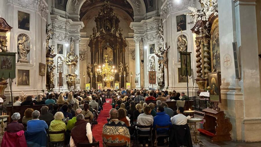 Praha:Vivaldiho koncert Čtyř ročních dob a další Klementinum - Finding the Entrance Fast on Karlova 183/14