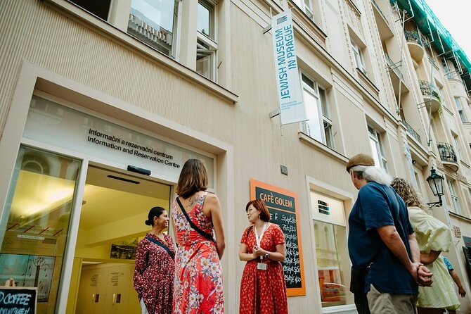PRIVATE: 3h Stories of Prague Jewish Quarter Tour, drink included - How to dress for synagogue visits without making it harder than it needs to be
