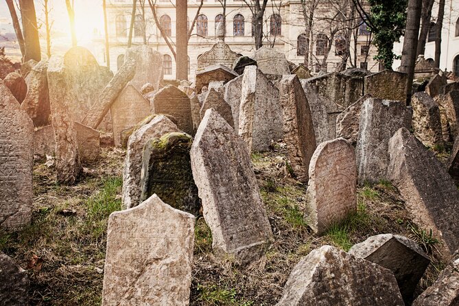 PRIVATE: 3h Stories of Prague Jewish Quarter Tour, drink included - Does the guide matter? Yes, and here’s why