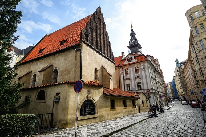 PRIVATE: 3h Stories of Prague Jewish Quarter Tour, drink included - The full route: Maisel to Old-New, with meaning at each stop
