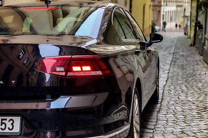 Private ARRIVAL Transfer by LIMOUSINE 3+1pax - Drop-Off Anywhere in Prague: The Real Convenience Play