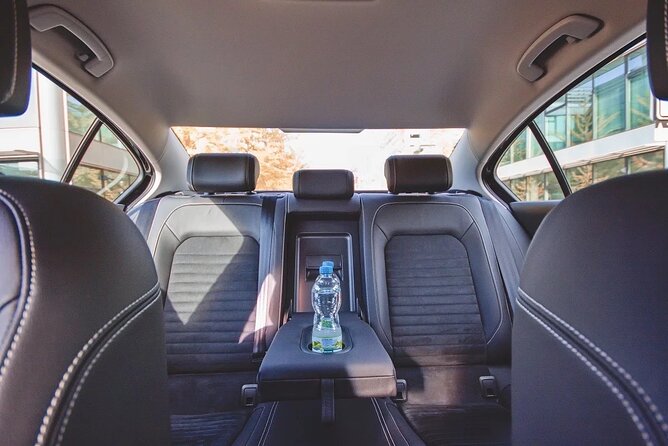 Private ARRIVAL Transfer by LIMOUSINE 3+1pax - What Happens During the Transfer, and What to Expect in the Car