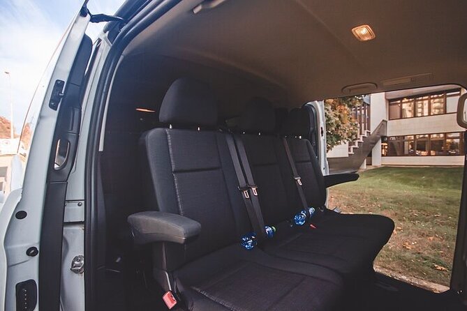 Private ARRIVAL Transfer by MINIVAN Mercedes Vito 8+1pax - Door-to-Door Drop-Off Anywhere in Prague