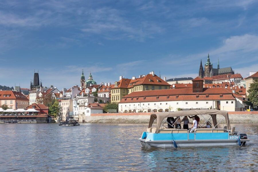 Private Boat Cruise With Unlimited Prosecco - Practical tips to make your 60 minutes on the Vltava count