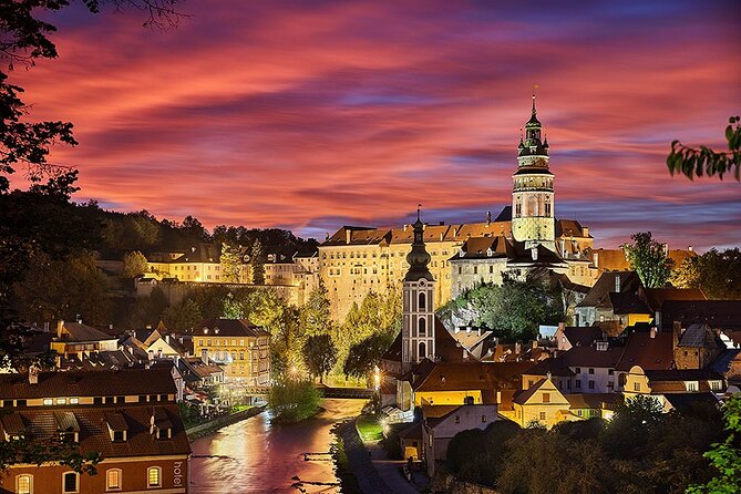 Private Day Trip from Prague to Cesky Krumlov - Český Krumlov in four hours, cobblestones, colored houses, and the river turn