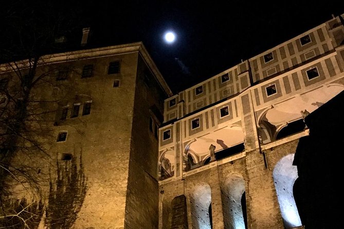Private evening tour Cesky Krumlov Old Town and Castle area - Your art historian guide, and what to expect from the storytelling