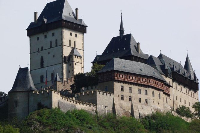Private Full-Day Tour Karlstejn Castle and Crystal Glassworks from Prague - Ruckl Glassworks in Nizbor: what the guided visit is really like