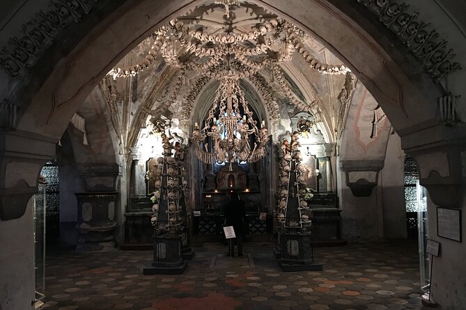 Private Guided Tour Prague to UNESCO Kutna Hora with Transfers - Little castle, Gothic Stone Fountain, and why the small stops matter