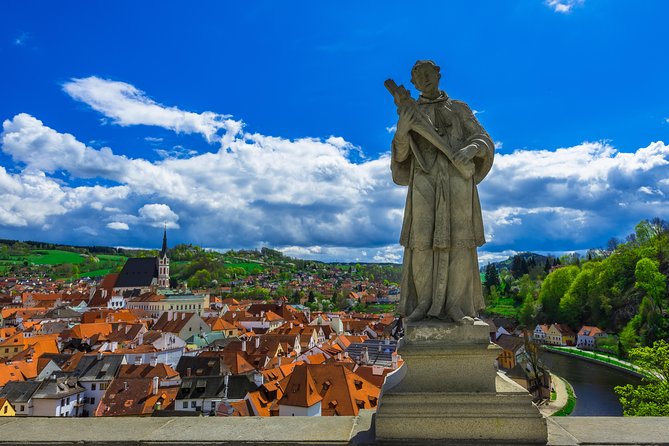 Private Luxury Transfer to Cesky Krumlov from Prague - Entering Český Krumlov with less stress