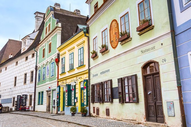 Private Luxury Transfer to Cesky Krumlov from Prague - Who should book this, and who should skip it