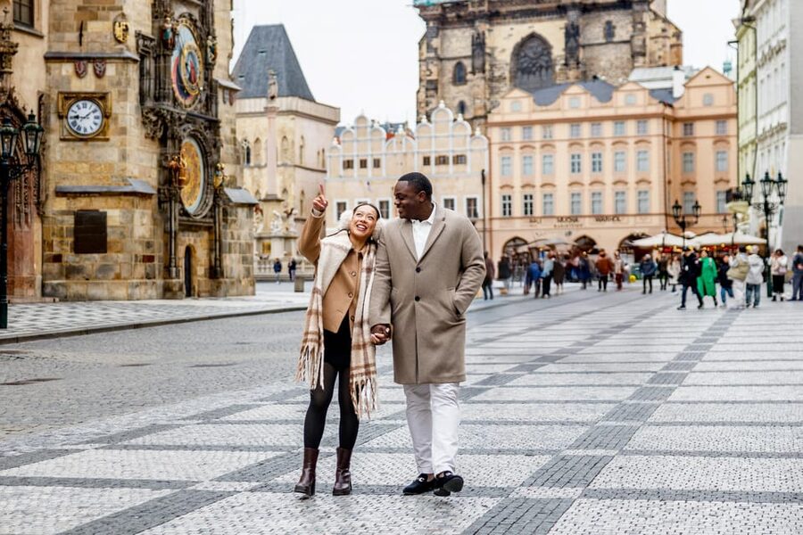 Private Prague Sunrise Photoshoot + Walking Tour - Meeting Leah and getting your morning planned (so you can relax)