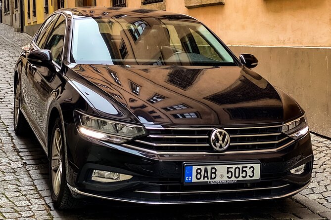 Private ROUND-TRIP (FROM and TO the AIRPORT) by LIMOUSINE 3+1pax - Key things to know before you book