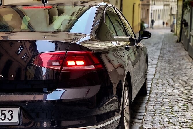 Private ROUND-TRIP (FROM and TO the AIRPORT) by LIMOUSINE 3+1pax - Prague Airport to your hotel, without the ticket machine drama