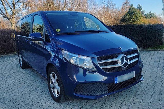 Private Transfer in Mercedes V-Class Minivan - From Airport to Your Address: What 30 to 40 Minutes Really Means