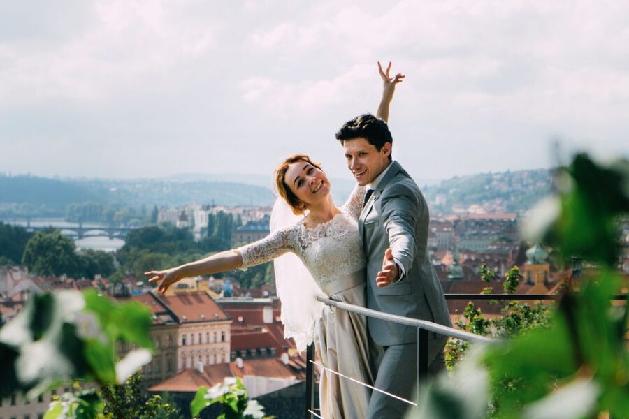 Professional photoshoot in Prague - 1 hour, 30 or 15 min - Practical Tips for Prague Weather, Outfits, and Meeting Points