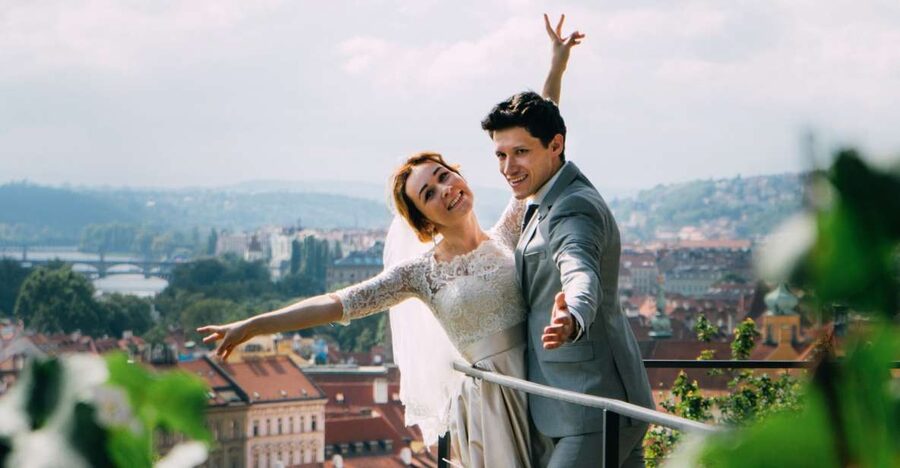 Professional photoshoot in Prague - 1 hour, 30 or 15 min - Choosing Your Backdrop, Charles Bridge vs Old Town Square vs the Castle
