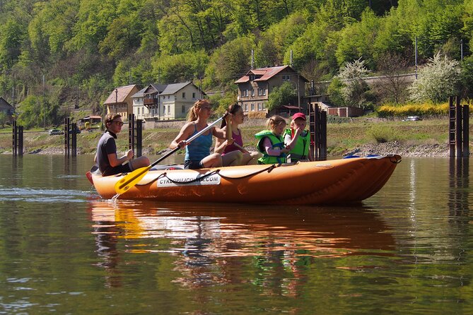 Raft on the Elbe river from Děčín to Bad Schandau - A smooth exit: handover before the German bridge, under the Bad Schandau station