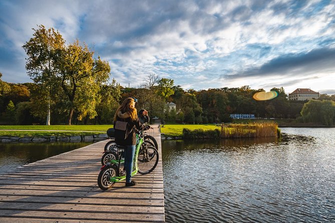 Rent your E-Scooter Hugo Bike in Prague! - What the HUGO Bike does well: stability, comfort, and control