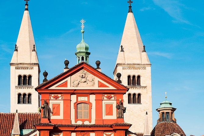 Self-Guided Audio Tour - Prague Castle District - Stop 1, St. Vitus Cathedral: Gothic scale with a storyline focus