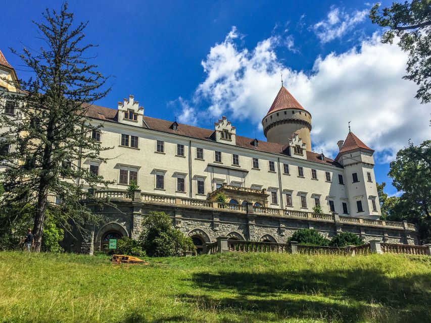 Self-Guided Bike Tour to Unetice Brewery - Šárka Valley and the Únětice approach: where the countryside starts doing the work