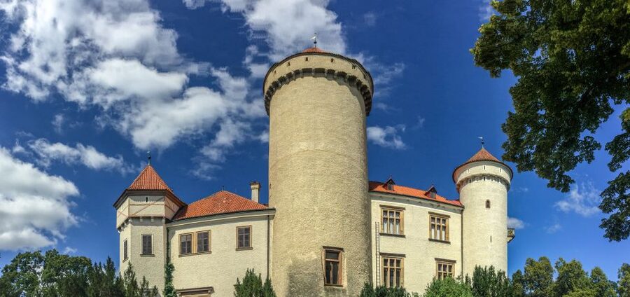 Self-Guided Bike Tour to Unetice Brewery - Lunch in Únětice: a real rest stop, not just a checkbox