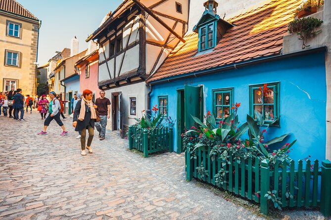 Skip the line: Prague Castle Interiors Tour with Local Guide - Stop 2: Old Royal Palace, Tombs of Saints and Rulers