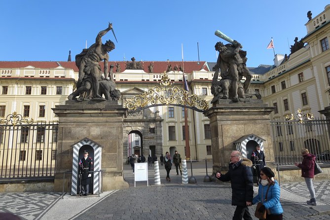 Small-Group Prague Castle and Interiors Walking Tour - Meeting point at Pařížská 1073/1: how to avoid missing the start