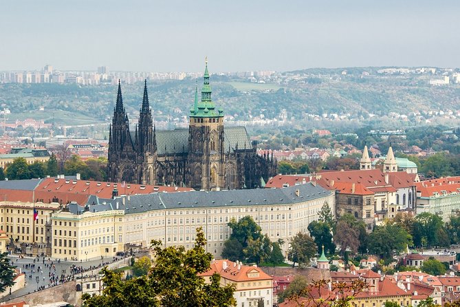 Small-Group Tour of Prague Castle with a local guide - Prague Castle, but organized: a 2.5-hour small-group win
