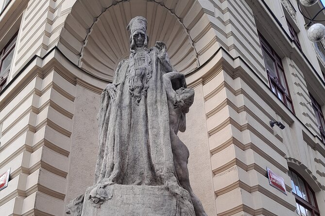 Small-Group Tour through the History of Jewish Prague - A 90-minute Jewish Prague story you can actually follow