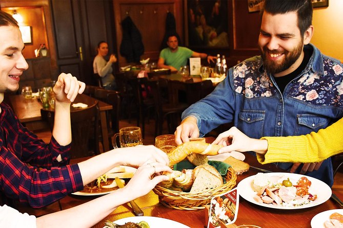 Taste your way through Czech food history - Timing and Meeting Points: The 3:00 pm Advantage (and One Easy Tip)