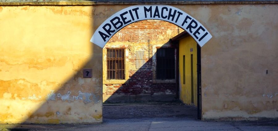 Terezin: Guided Tour of the Concentration Camp and Museum - Terezín Memorial Ghetto Museum: the 90 minutes that set the tone