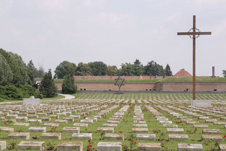 Terezin: Guided Tour of the Concentration Camp and Museum - Guide quality and sound: what to look for on your day