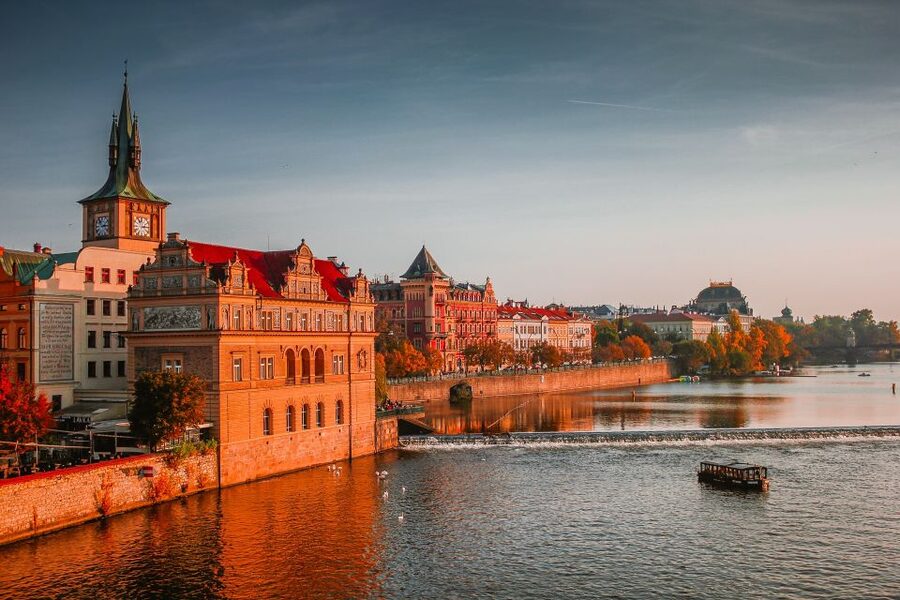 The Royal road, walking tour in french - Malá Strana and baroque architecture: Saint Nicholas Church and nearby squares