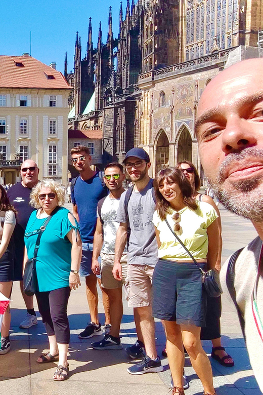 Tour of Prague Castle in italian language ticket included - Old Royal Palace halls, seeing Bohemian power through architecture