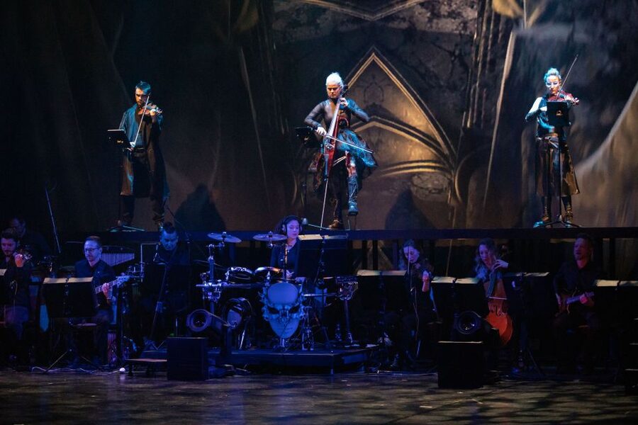 Vivaldianno The Show in Theatre Hybernia - Cinewav English narration with Pierce Brosnan