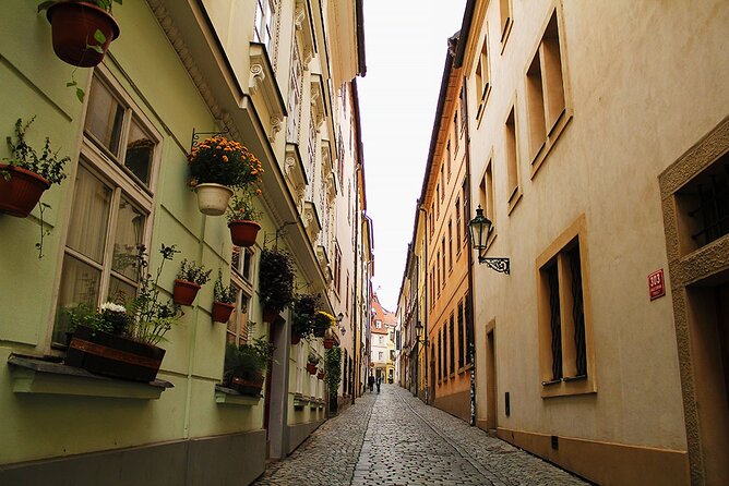 Walking through ages: 11th to 21st century, Prague flavoured - Stare Mesto, Estates Theatre, and Obecni Dum: from Mozart’s Prague to 1918