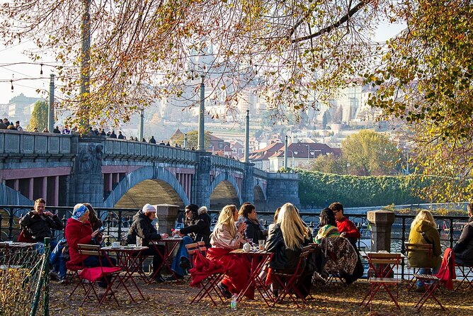 Walking through ages: 11th to 21st century, Prague flavoured - Starting at Prague Castle: UNESCO walls, gothic symbols, and quick context