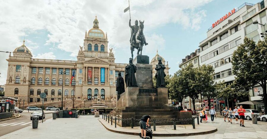 Walking tour of Prague in French : Nové Město - Nové Město’s 3-square logic, and why it makes Prague click