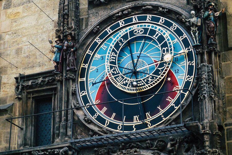 Walking tour of Prague in french: Old Town & Charles Bridge - Prague Old Town meets Charles Bridge, with the stories that explain the stones