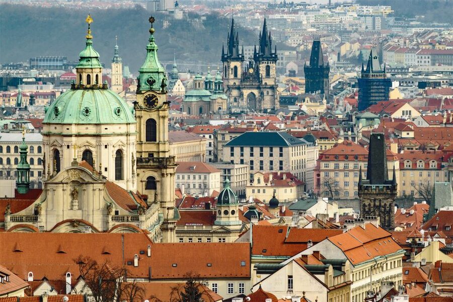Walking tour of Prague in french: Old Town & Charles Bridge - Týn yard and the Ungelt: start in the old street grid